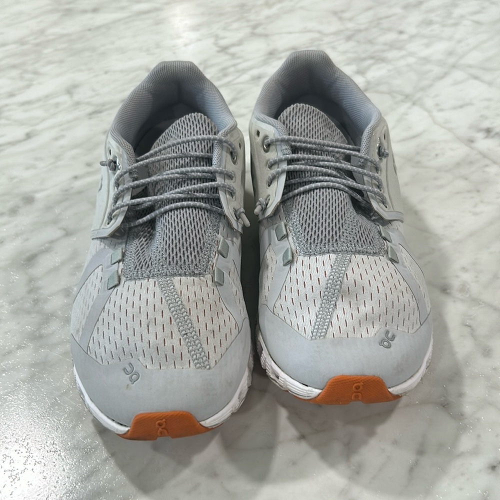 ON Cloud Swiss engineering running women’s shoes size 7.5